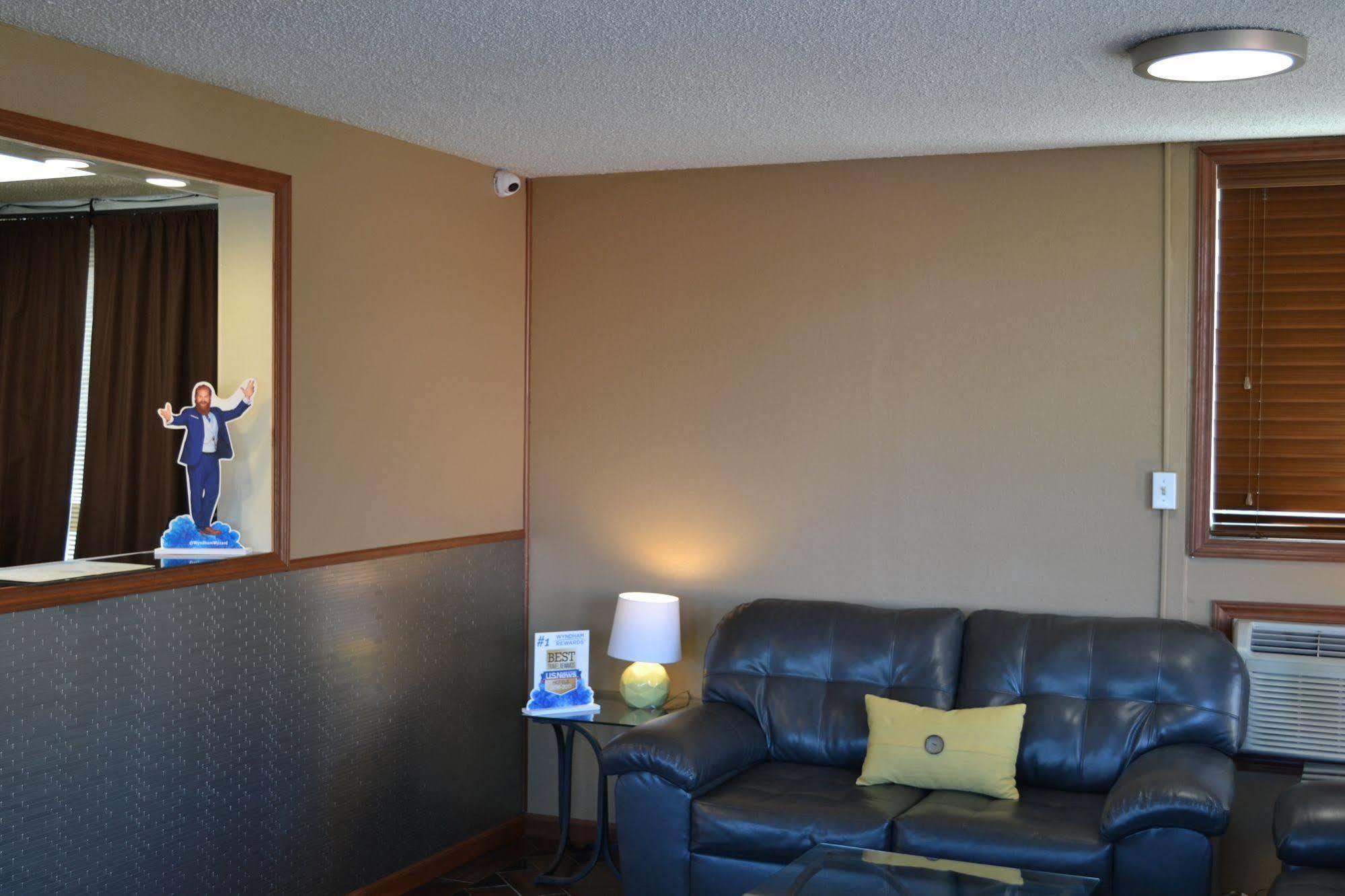 Days Inn Spokane Zewnętrze zdjęcie