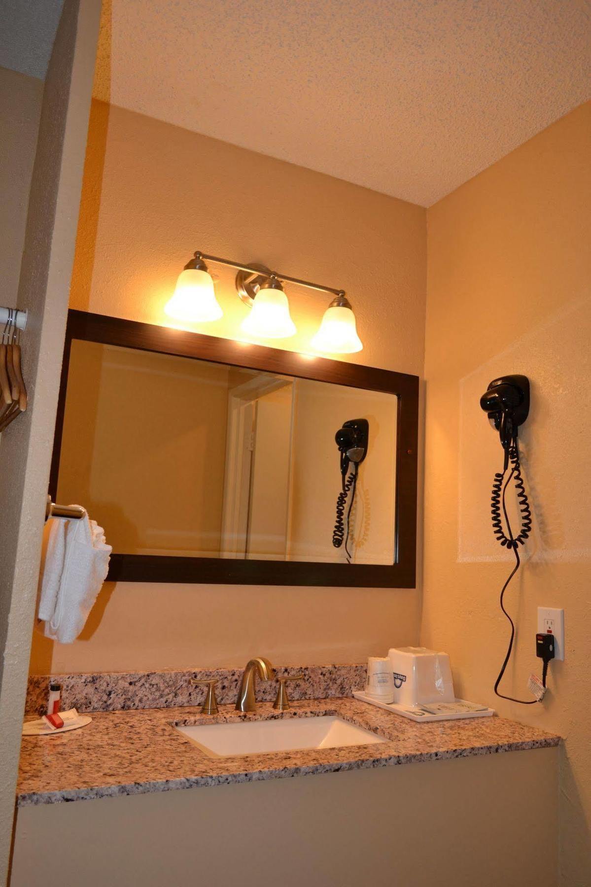 Days Inn Spokane Zewnętrze zdjęcie