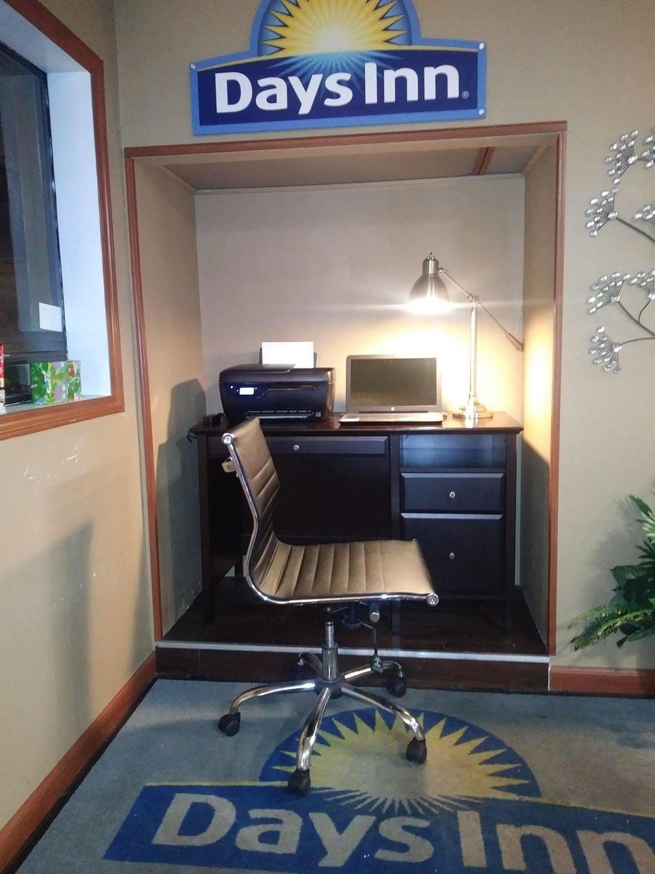 Days Inn Spokane Zewnętrze zdjęcie
