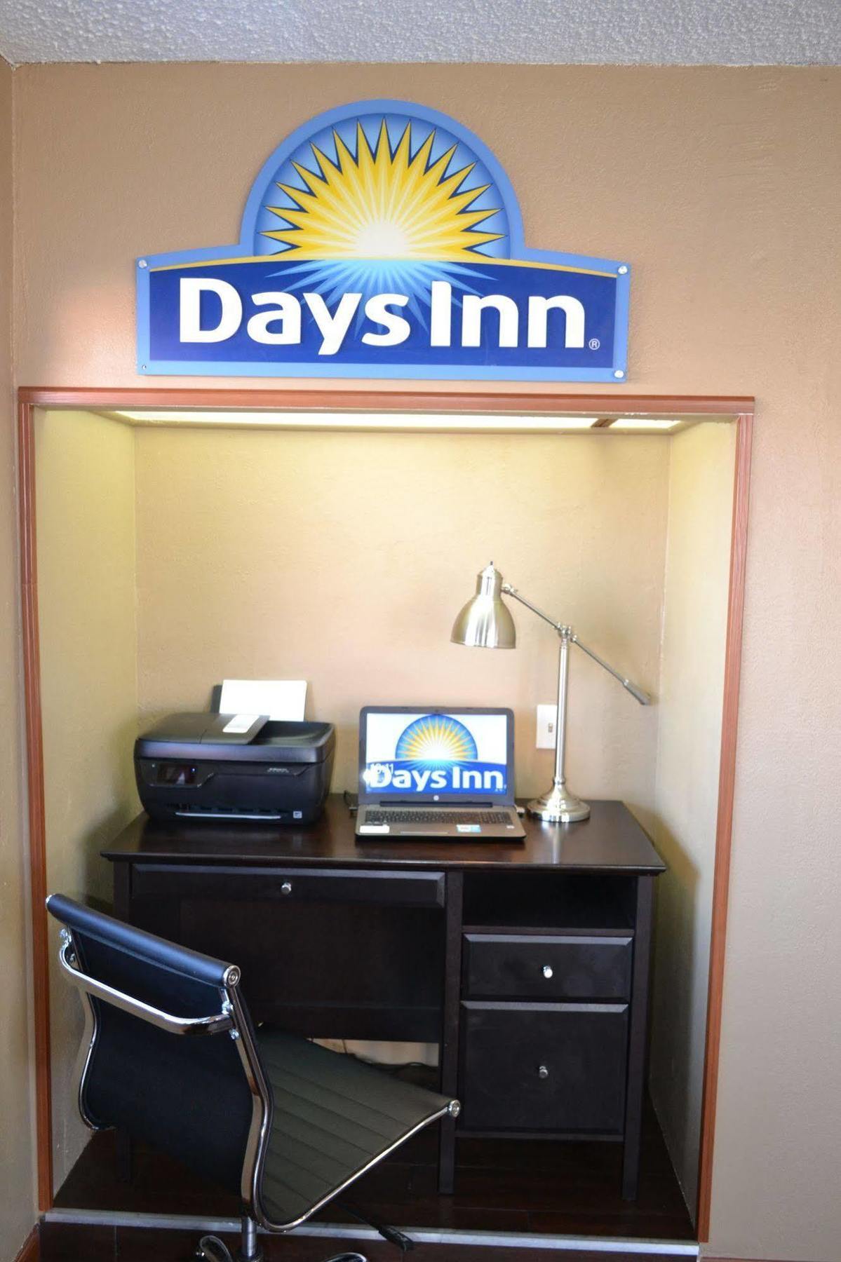 Days Inn Spokane Zewnętrze zdjęcie